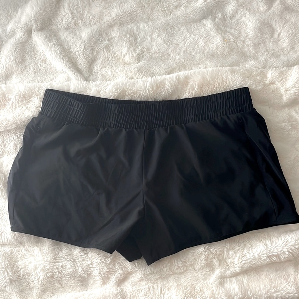 FABLETICS BLACK RUNNING SHORTS - Picture 2 of 5